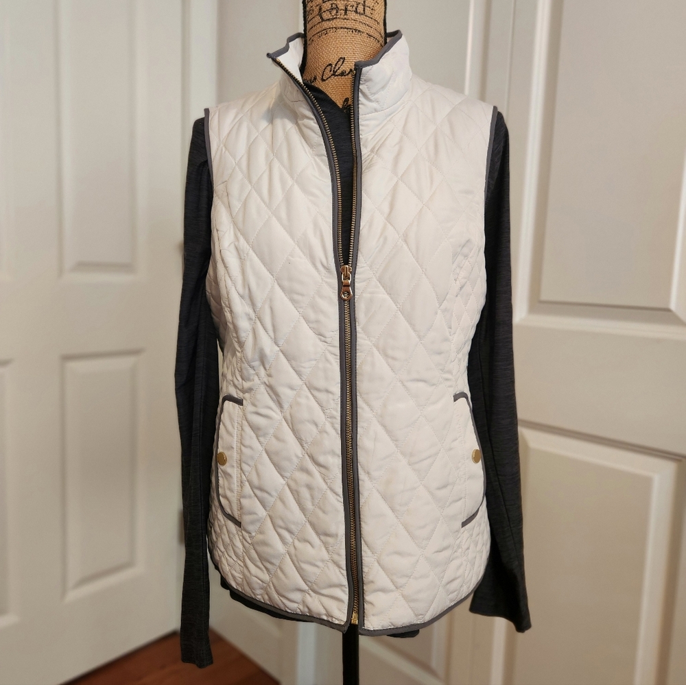 Charter Club White Quilted Vest with Dark Gray Trim